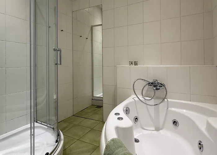 Apartman Nest - Terrace & Free Parking *